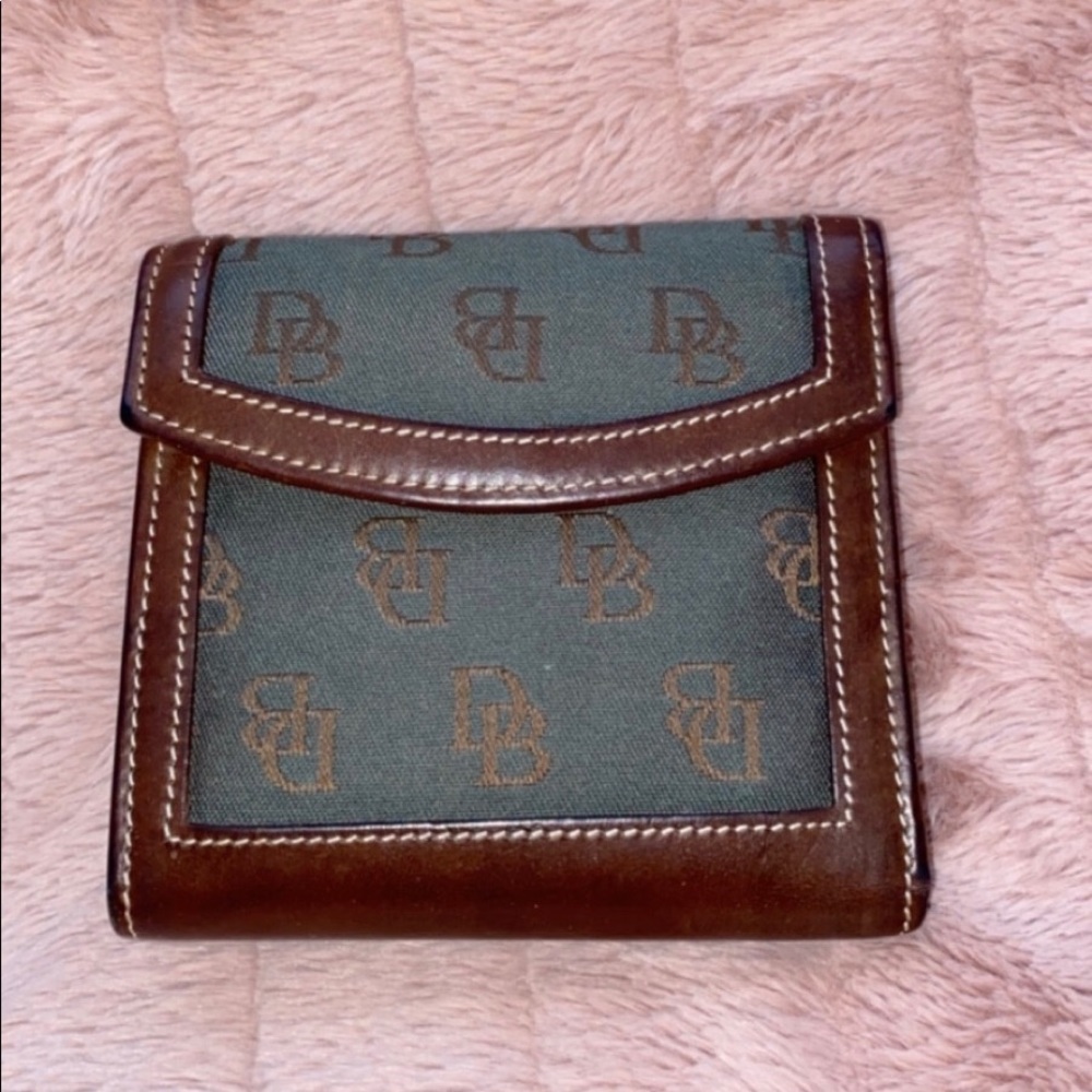 Extremely cute Dooney & Bourke wallet